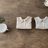 Tape Collar Blouse für Babys – Stilvolle Baby-Bluse mit Bandkragen und feinem Karomuster