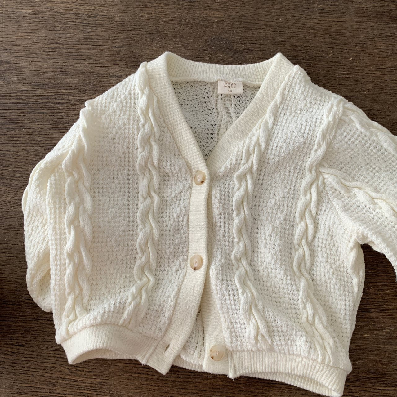 Twist Cardigan für Babys – Weicher Strick-Cardigan mit Zopfmuster