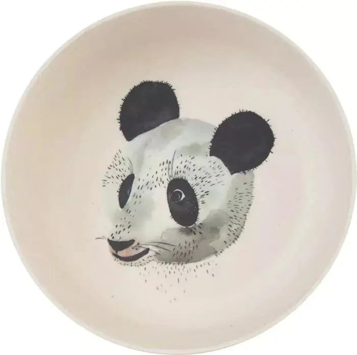 Ein runder weißer Teller mit einer gemalten Illustration eines Pandakopfes in der Mitte. Das Gesicht des Pandas weist schwarze Ohren, schwarze Augenklappen und einen kleinen, lächelnden Mund auf, was ihm ein süßes und freundliches Aussehen verleiht. Ideal für selbständiges Essen mit bezauberndem Tiermotiv. Der Hintergrund des Tellers ist schlicht weiß. Wir präsentieren die Nuukk Tierische-Schälchen!